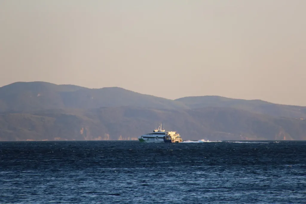 Explore-Beautiful-Coastal-Travel-Ferry-Routes-for-Fun-Adventures-2-1024x683